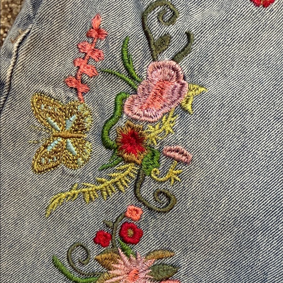 ROMWE Floral Embroidered Jean Shorts - Picture 5 of 9